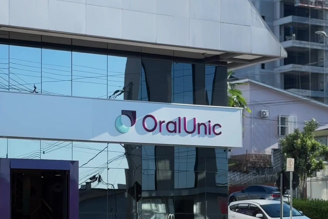 Fachada da Oral Unic Guaporé na Av. Silvio Sanson, 1010, Centro de Guaporé